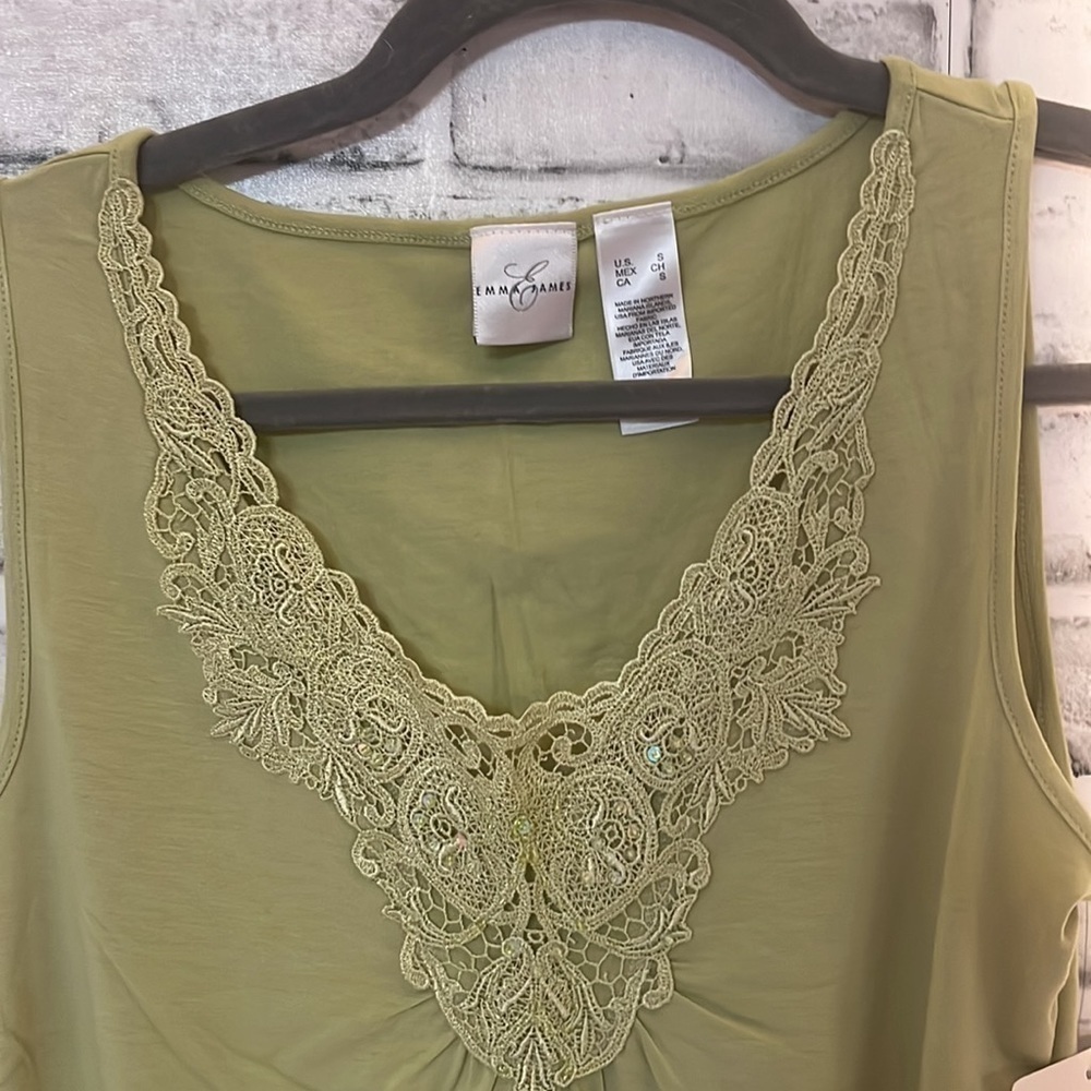 NWT Emma James green lace neck tanktop with rhinestones - Picture 2 of 4